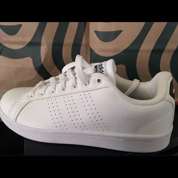 Adidas low tops - Picture 1 of 2